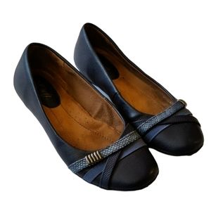Navy blue flats